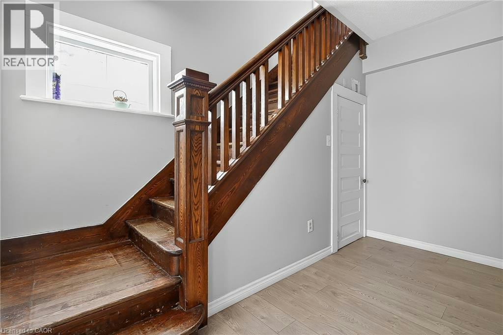 43 Dupont Street E, Waterloo, ON, N2J 2G8 - 18