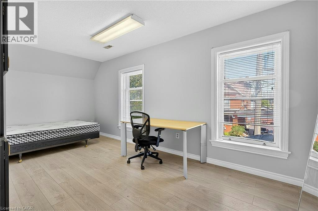 43 Dupont Street E, Waterloo, ON, N2J 2G8 - 2