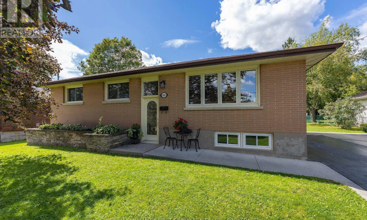 1449 Avondale Crescent