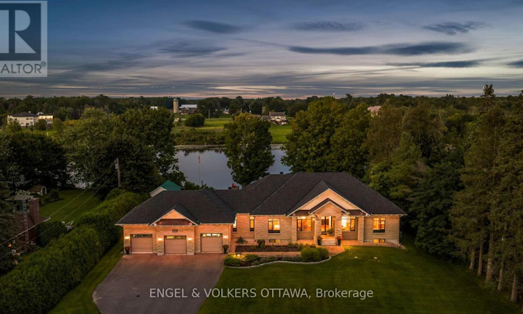 5833 Rideau Valley Drive N