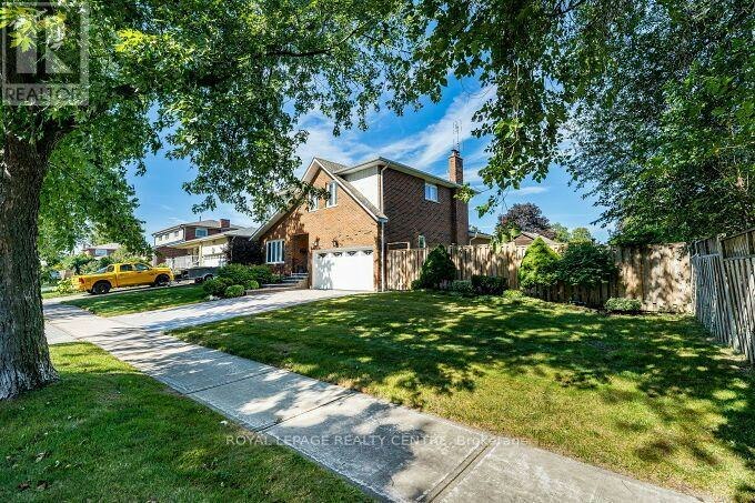 671 Louis Drive, Mississauga, ON, L5B 2V4