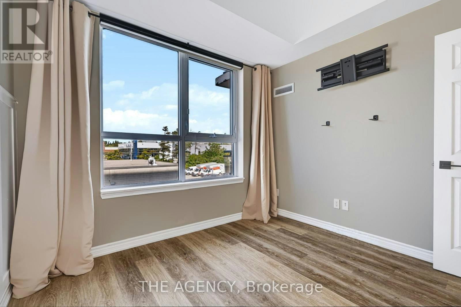 226-11611 Yonge Street, Richmond Hill, ON, L4E 3N8 - 11