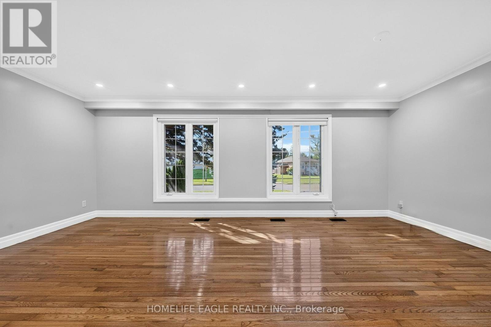 2 Aurora Heights Drive, Aurora, ON, L4G 2W4 - 4