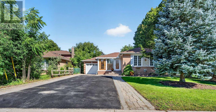2 Aurora Heights Drive, Aurora, ON, L4G 2W4 - 2