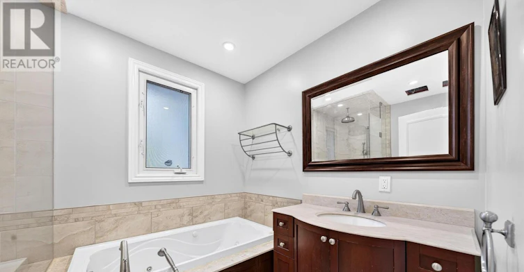 2 Aurora Heights Drive, Aurora, ON, L4G 2W4 - 13