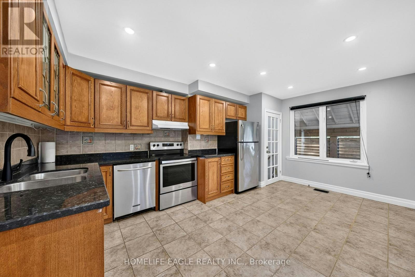 2 Aurora Heights Drive, Aurora, ON, L4G 2W4 - 6