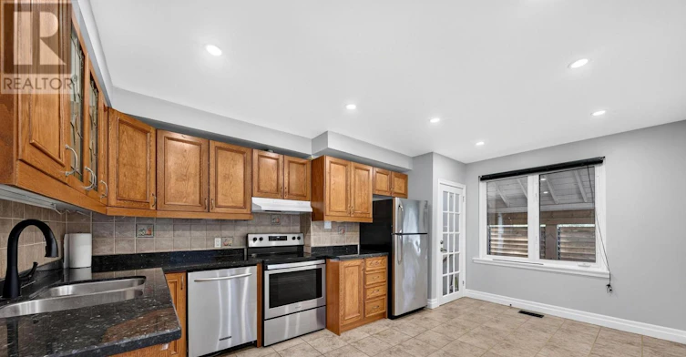 2 Aurora Heights Drive, Aurora, ON, L4G 2W4 - 6