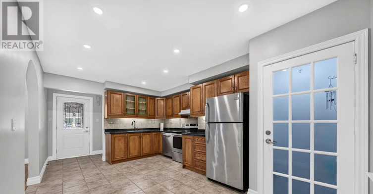 2 Aurora Heights Drive, Aurora, ON, L4G 2W4 - 7