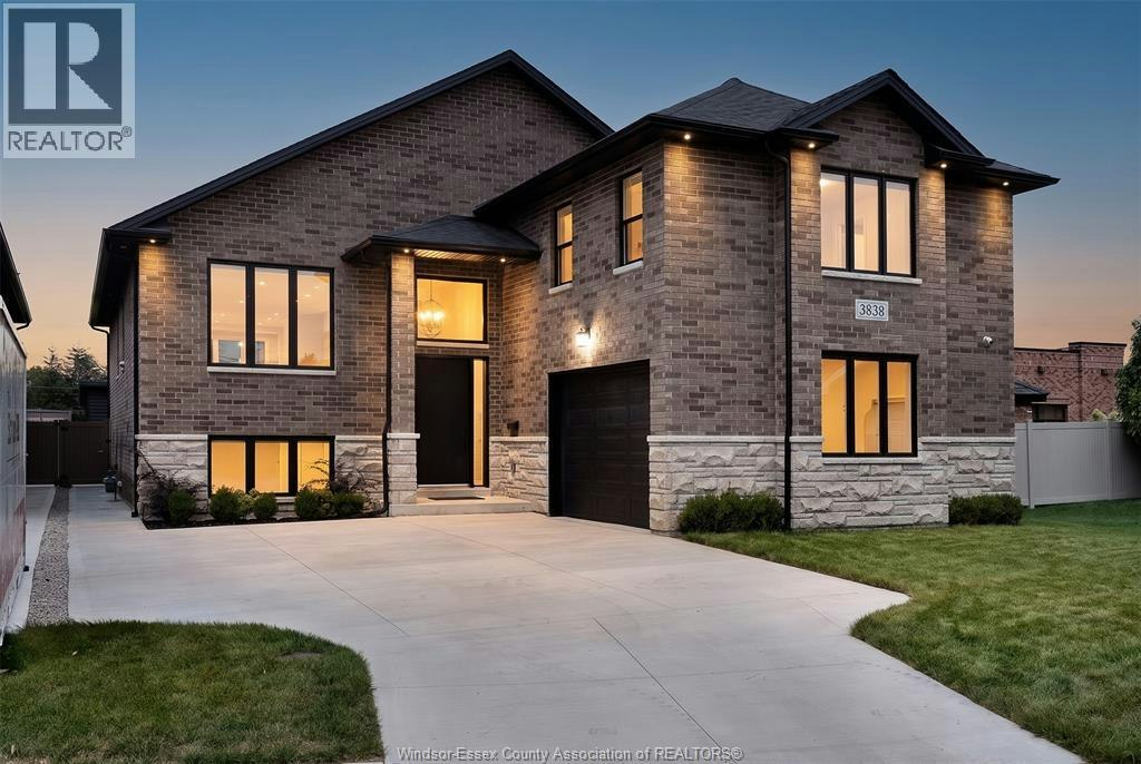 3838 Ronald Avenue, Windsor, ON, N9G 1N3