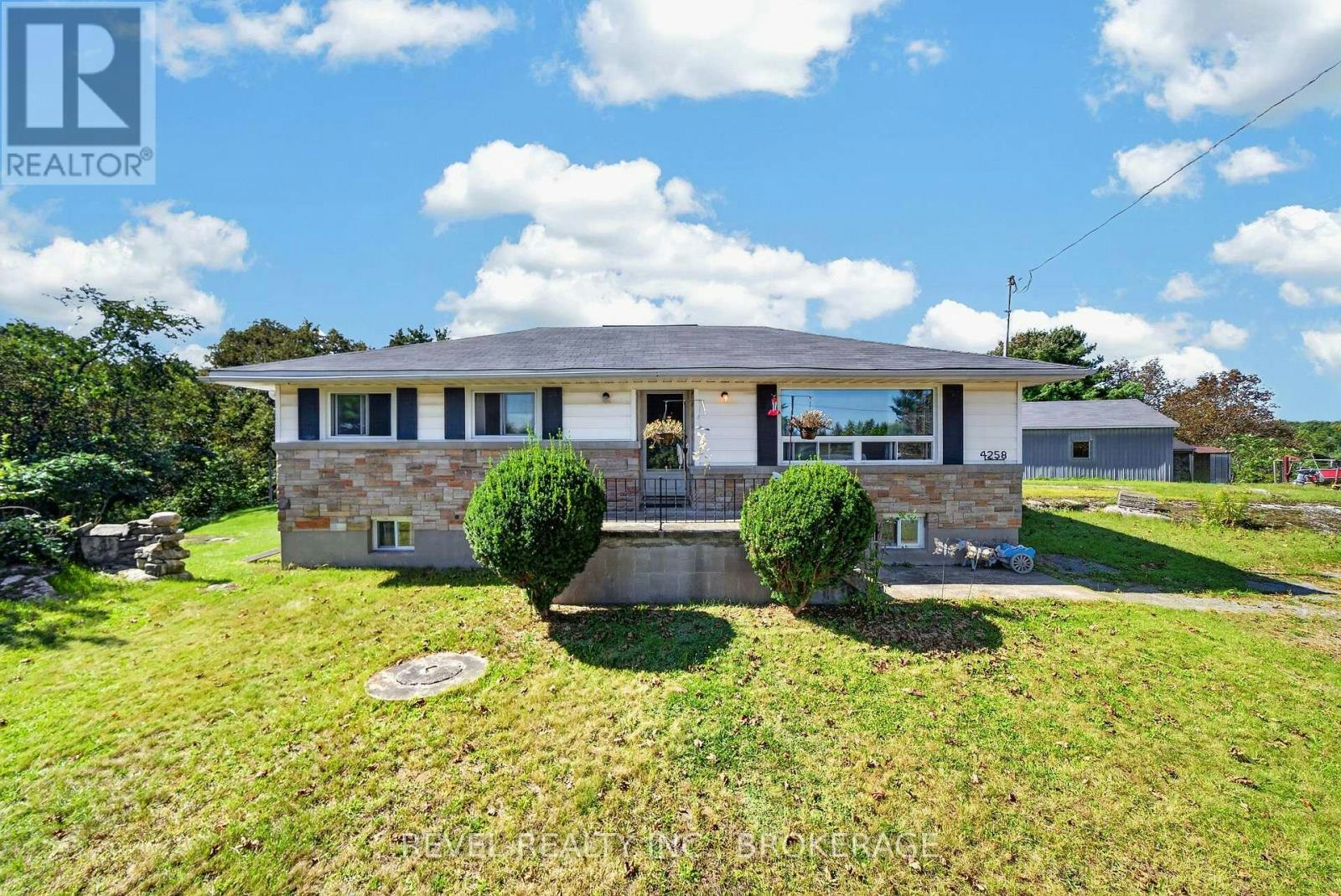 4258 15 Highway, Kingston, ON, K0H 1Y0