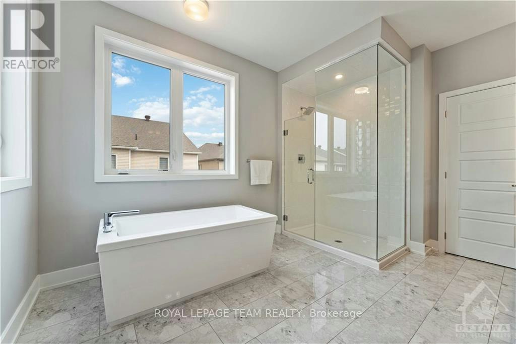 2413 Watercolours Way, Ottawa, ON, K2J 7A9 - 27