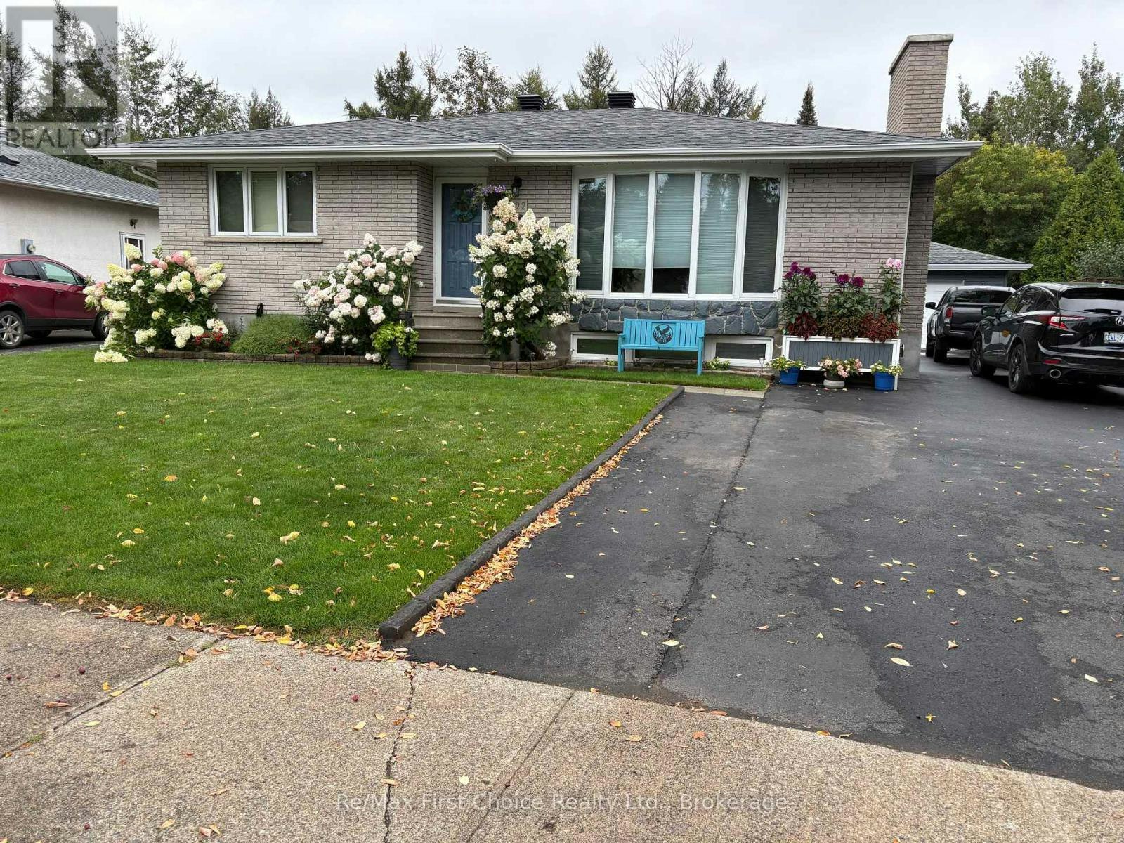 422 Ryerson Crescent, Thunder Bay, ON, P7C 5R6