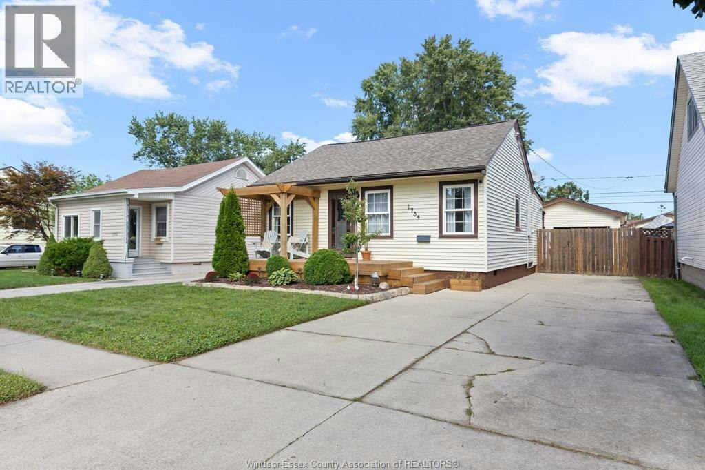 1734 Westcott, Windsor, ON, N8Y 4C9