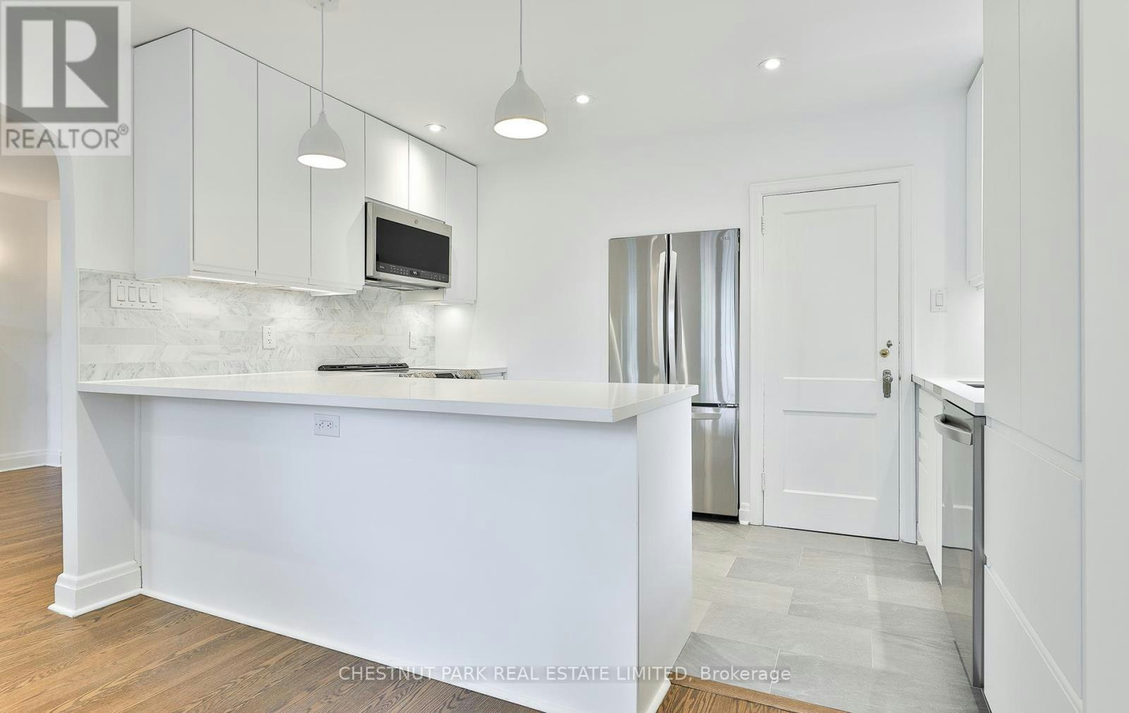 UPPER-11 Oriole Crescent, Toronto, ON, M5P 1L6 - 9