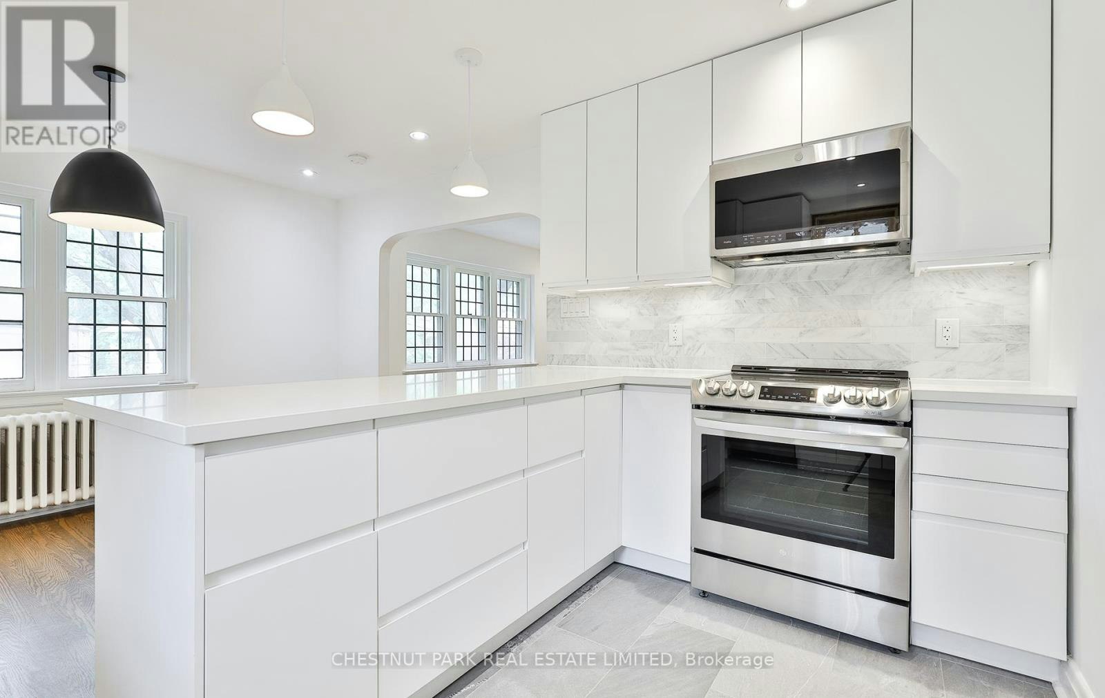 UPPER-11 Oriole Crescent, Toronto, ON, M5P 1L6 - 11