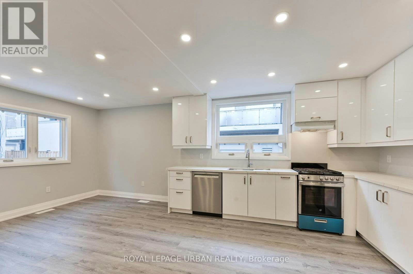 208 Woodbine Avenue, Toronto, ON, M4L 3P2 - 6