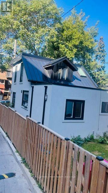208 Woodbine Avenue, Toronto, ON, M4L 3P2 - 2
