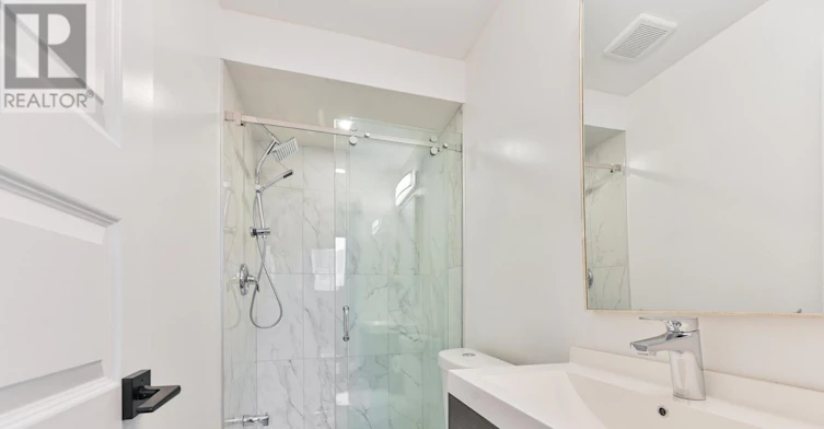 208 Woodbine Avenue, Toronto, ON, M4L 3P2 - 22