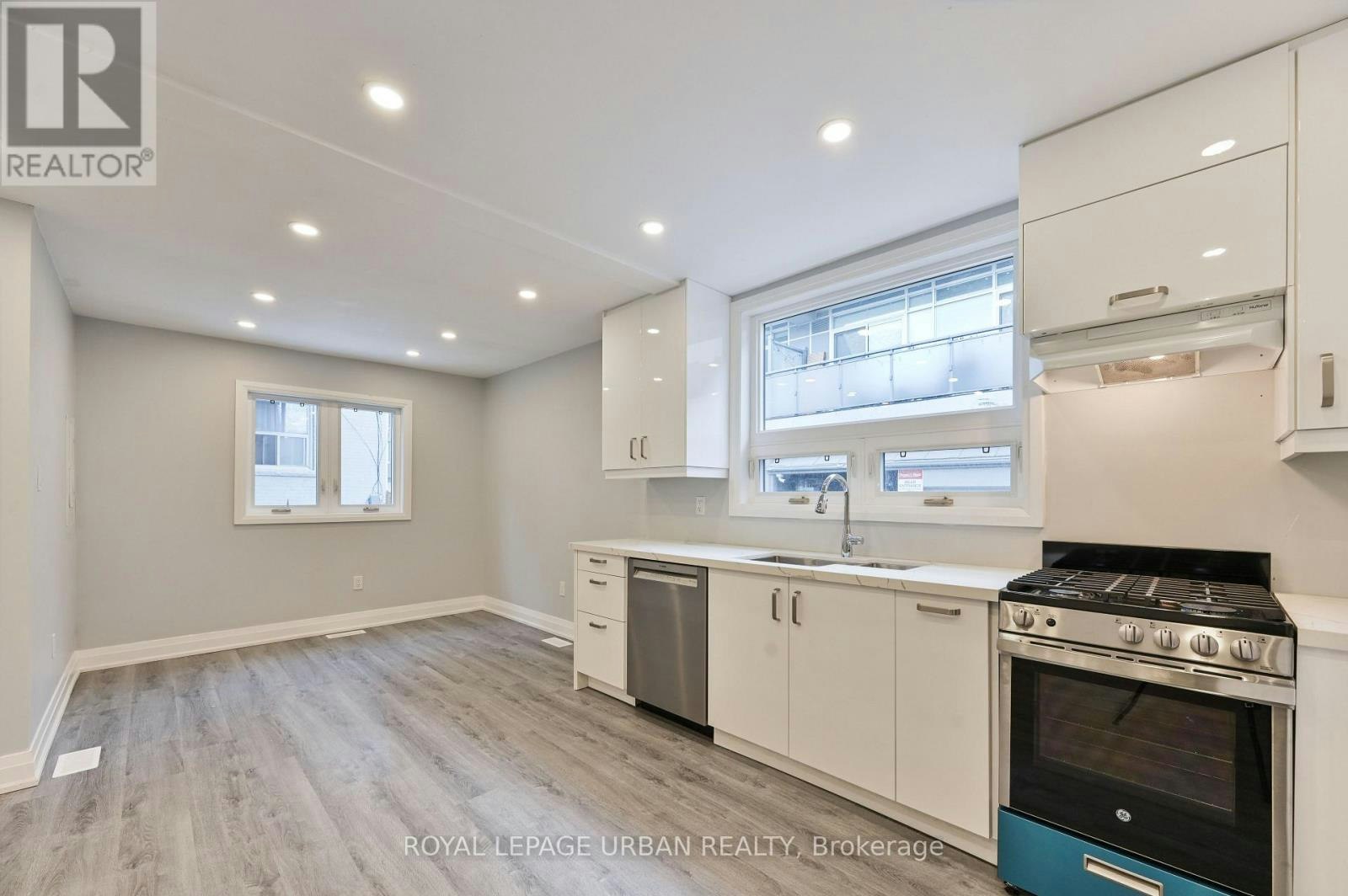 208 Woodbine Avenue, Toronto, ON, M4L 3P2 - 9