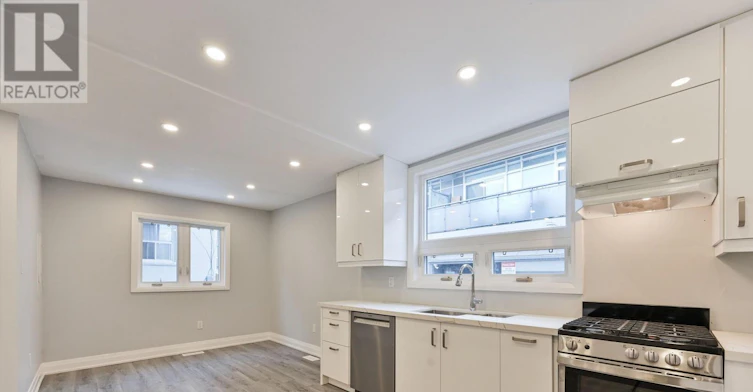 208 Woodbine Avenue, Toronto, ON, M4L 3P2 - 9