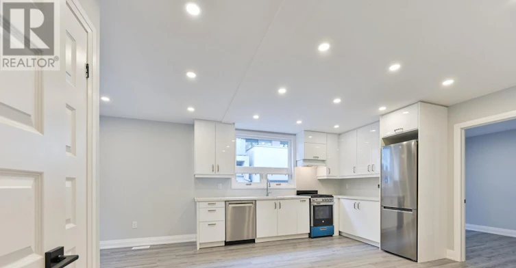 208 Woodbine Avenue, Toronto, ON, M4L 3P2 - 4