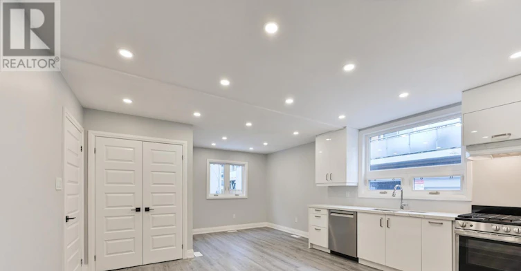 208 Woodbine Avenue, Toronto, ON, M4L 3P2 - 5