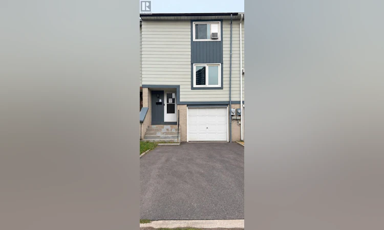 40 Hoskins Square