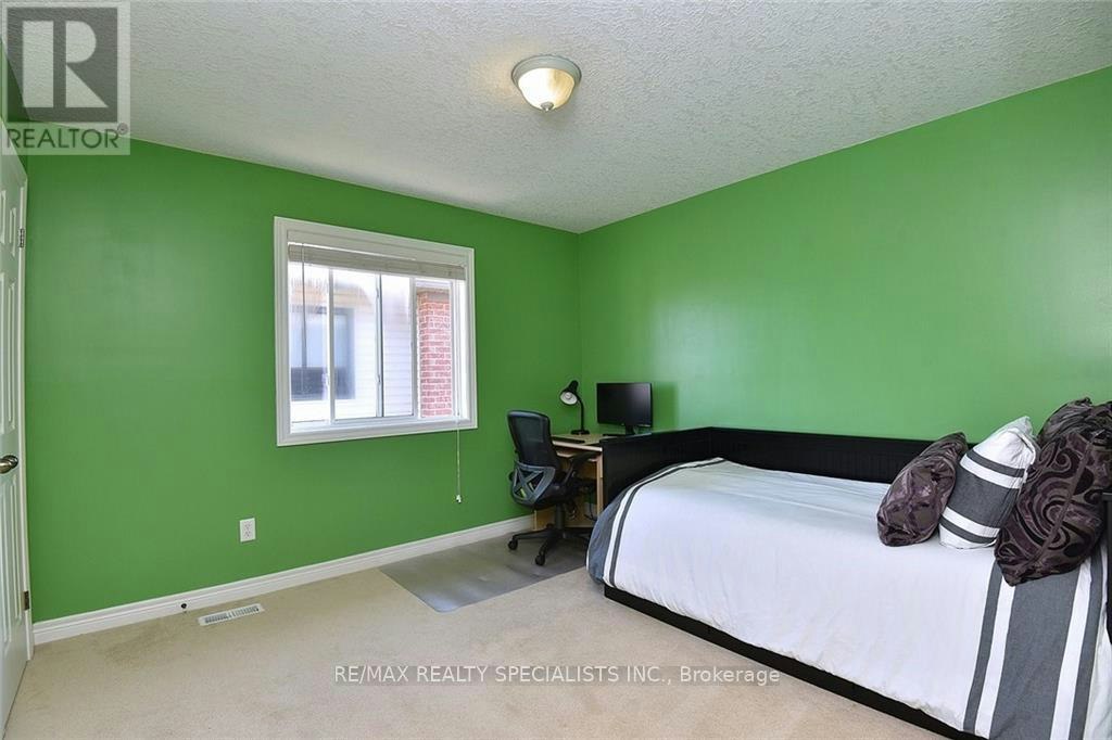 310 Brigadoon Drive, Hamilton, ON, L9C 0B7 - 18