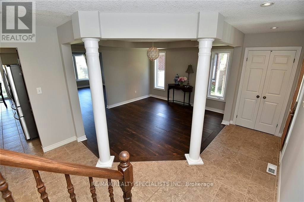 310 Brigadoon Drive, Hamilton, ON, L9C 0B7 - 7