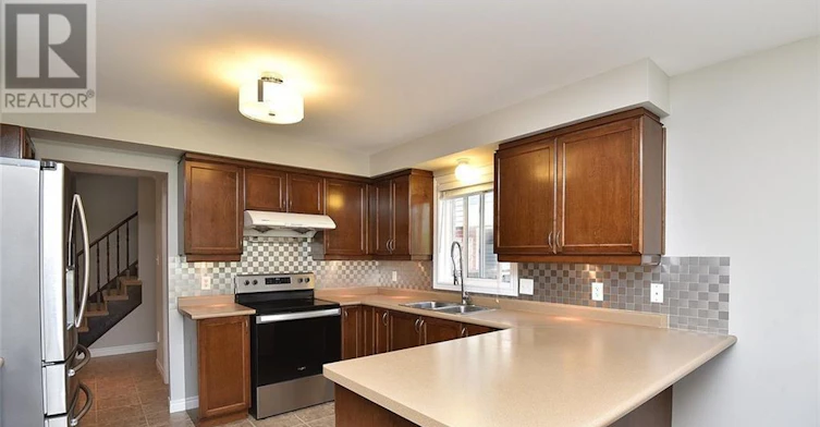 310 Brigadoon Drive, Hamilton, ON, L9C 0B7 - 12