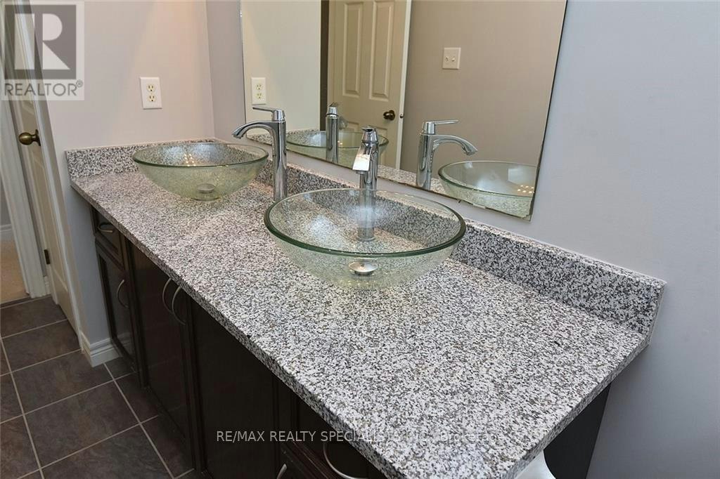 310 Brigadoon Drive, Hamilton, ON, L9C 0B7 - 17