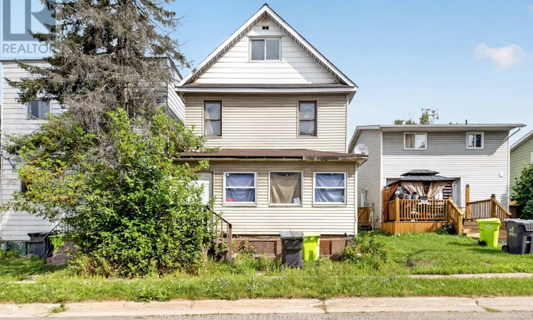 678 Albert Street W