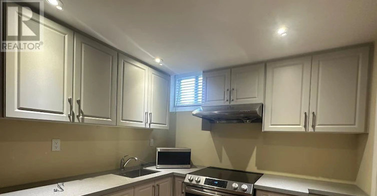 BSMT-11 Clair Avenue, Whitby, ON, L1M 2G8
