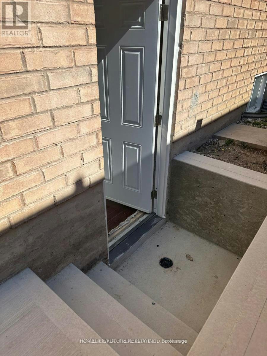 BSMT-11 Clair Avenue, Whitby, ON, L1M 2G8 - 11