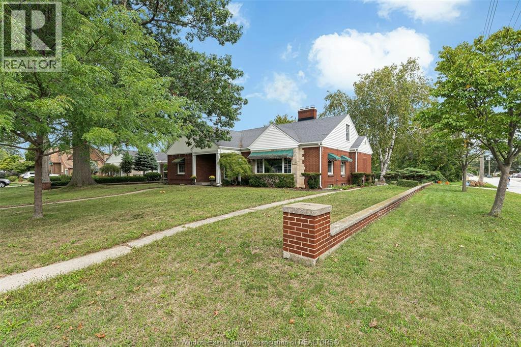 2494 Buckingham, Windsor, ON, N8T 2B5