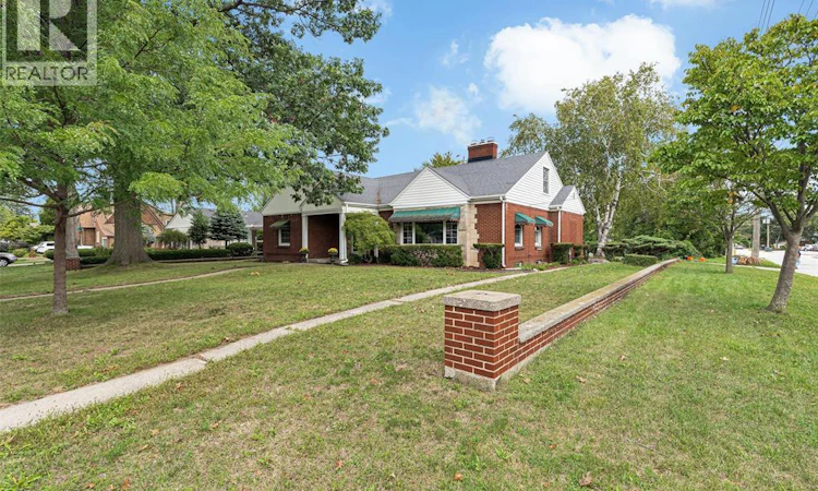 2494 Buckingham