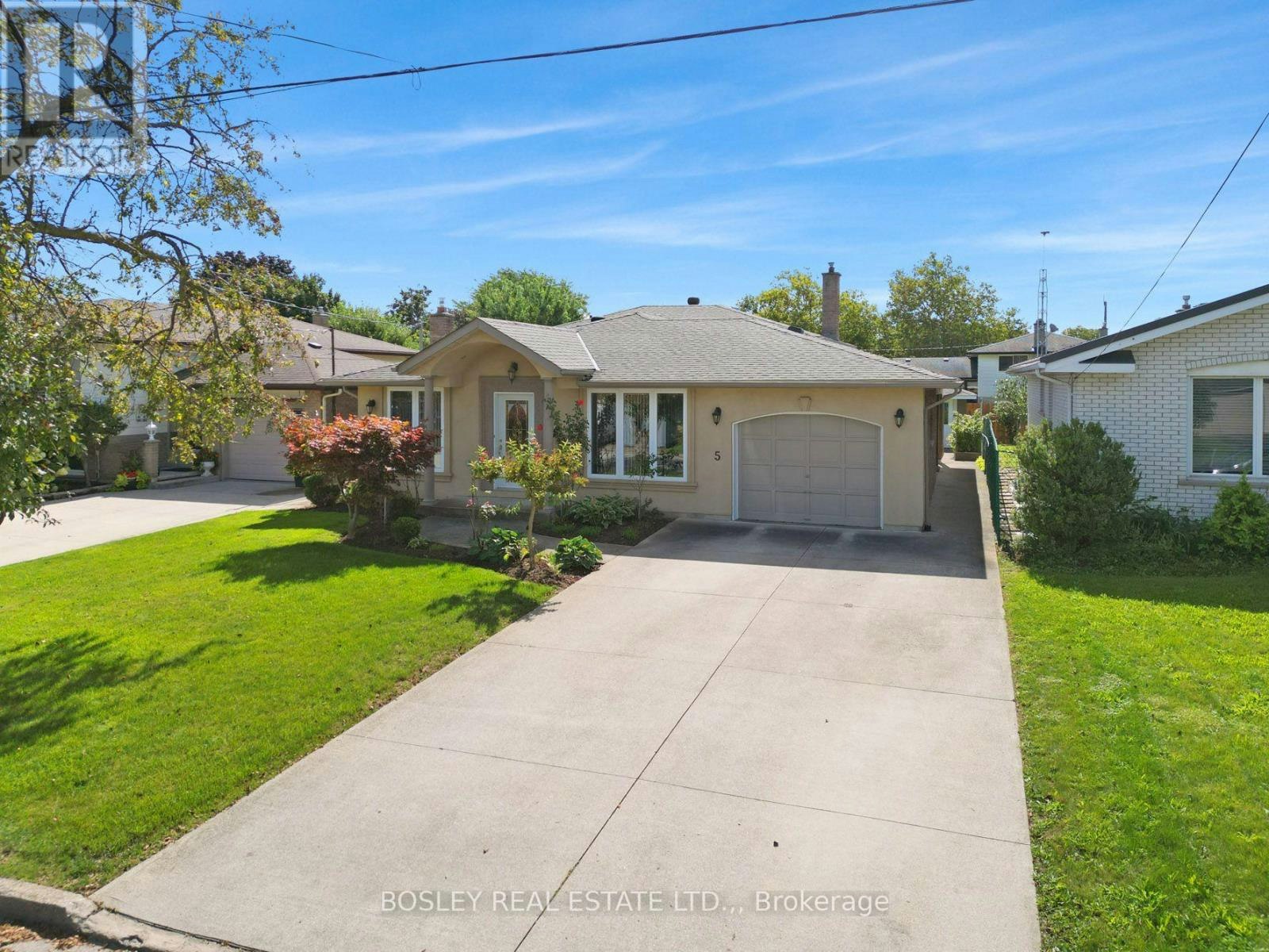 5 Bendingroad Crescent, St. Catharines, ON, L2N 5R4