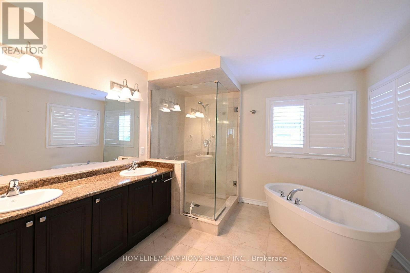 211 Northglen Boulevard, Clarington, ON, L1C 0T9 - 4