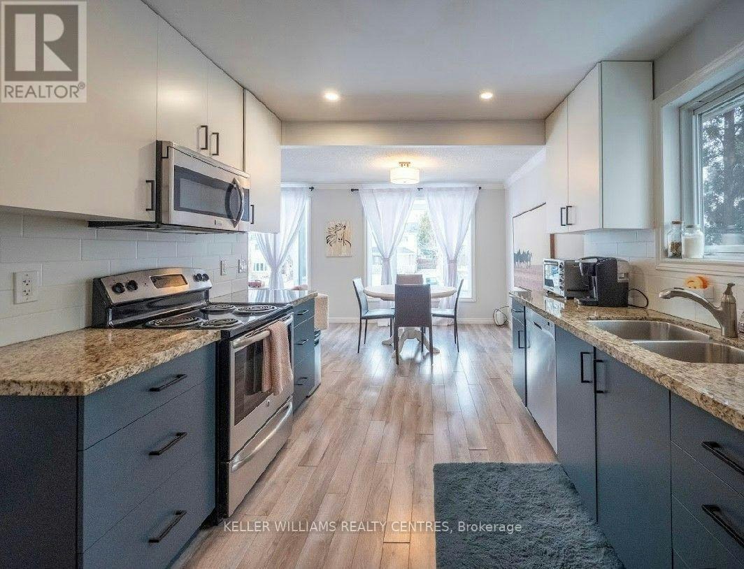 UPPER-807 Greenfield Crescent, Newmarket, ON, L3Y 3B2 - 2