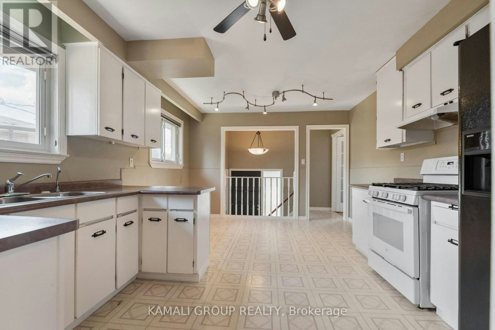 MAIN-15 Walter Avenue, Newmarket, ON, L3Y 2T2 - 6