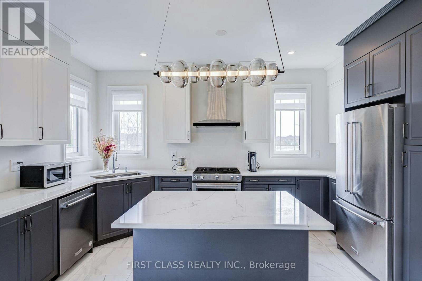 376 Seaview Heights, East Gwillimbury, ON, L9N 0Y5