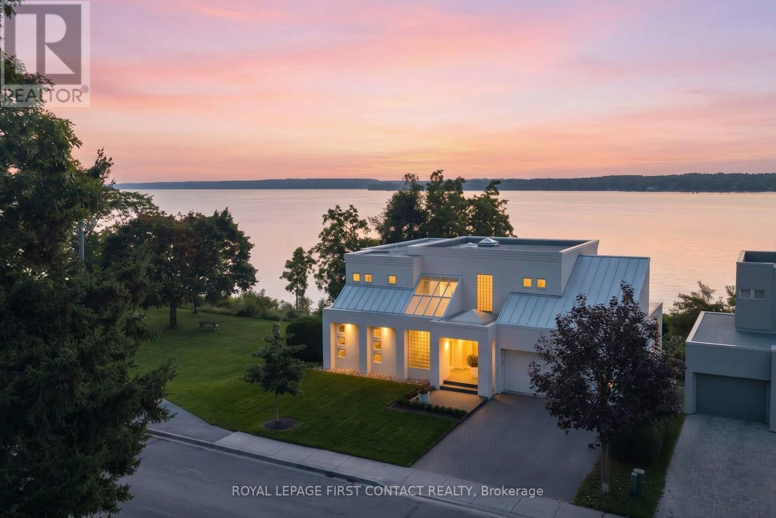 51 Kempenfelt Drive, Barrie, ON, L4M 1B8