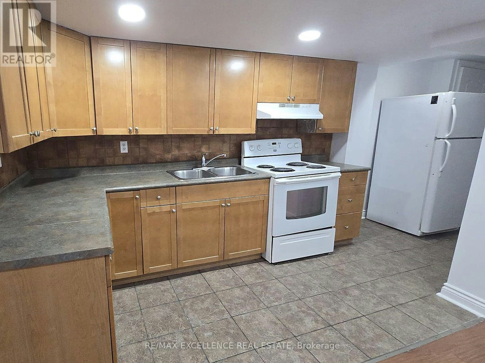 5553 Bonnie Street, Mississauga, ON, L5M 0N7 - 4
