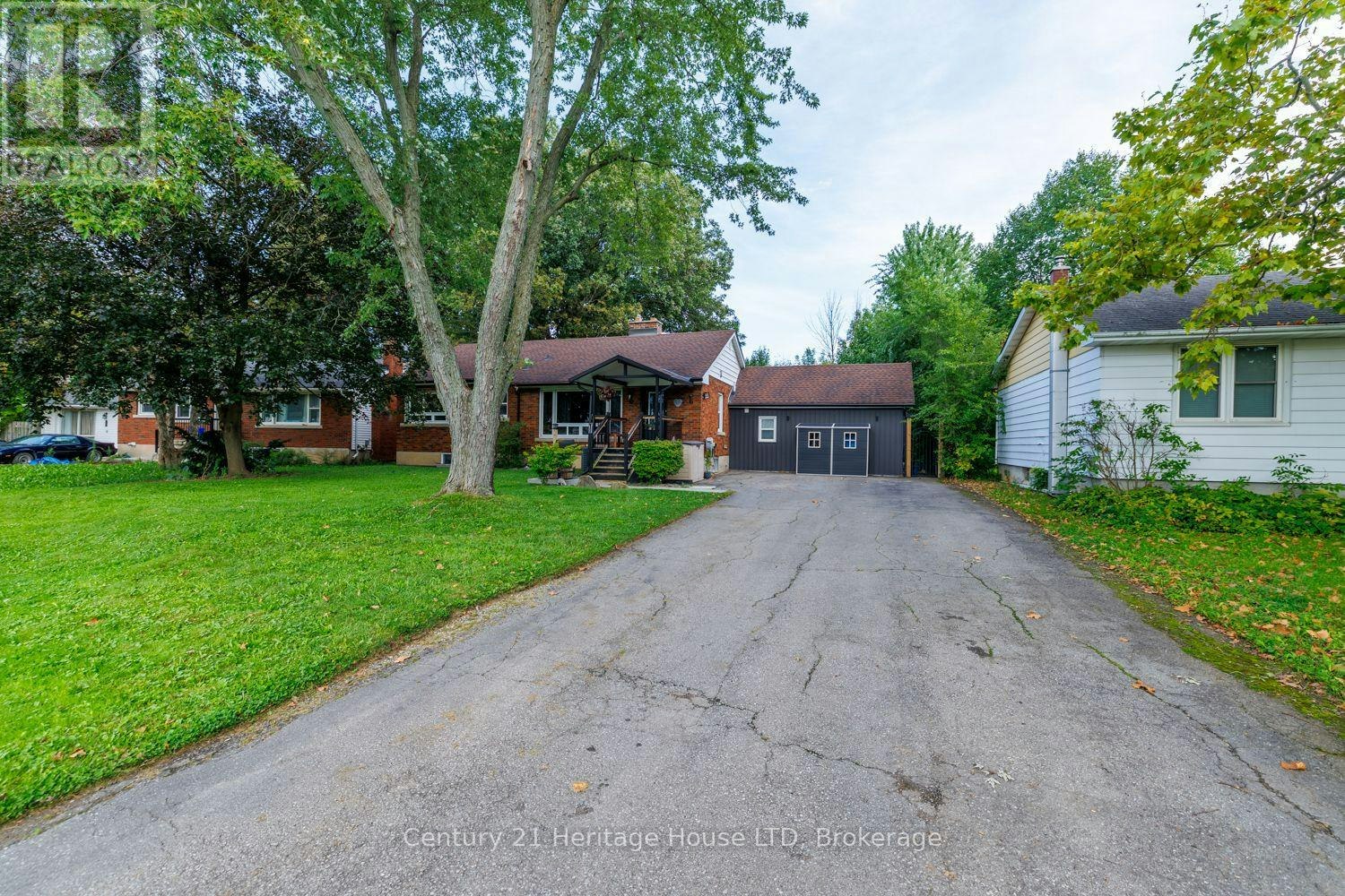 6 Greenock Circle, St. Catharines, ON, L2S 1B4