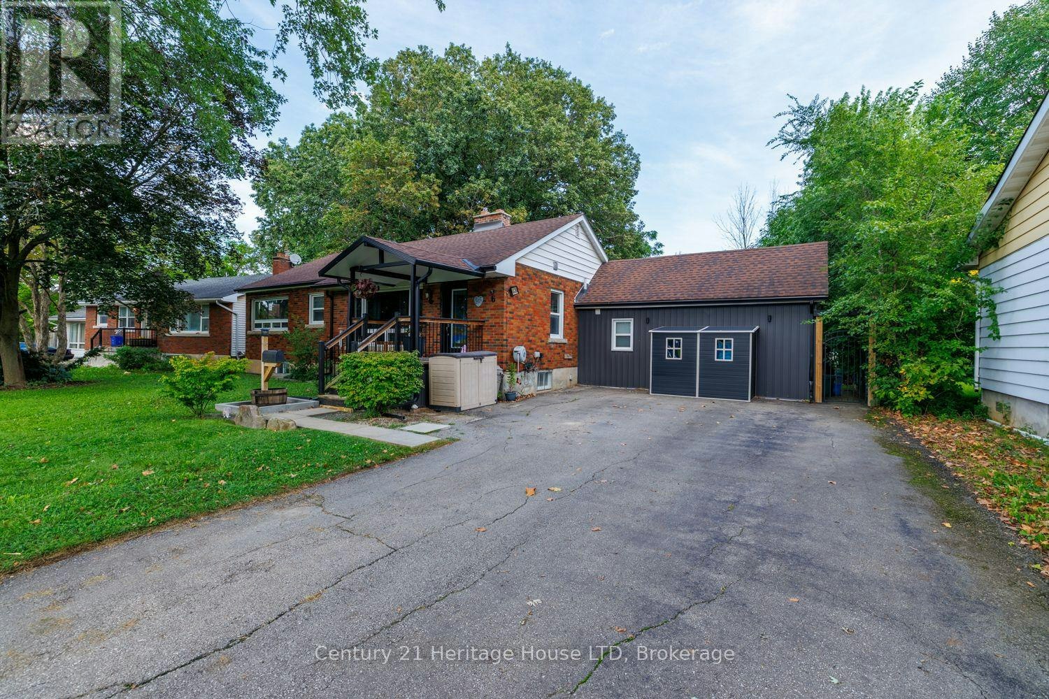 6 Greenock Circle, St. Catharines, ON, L2S 1B4