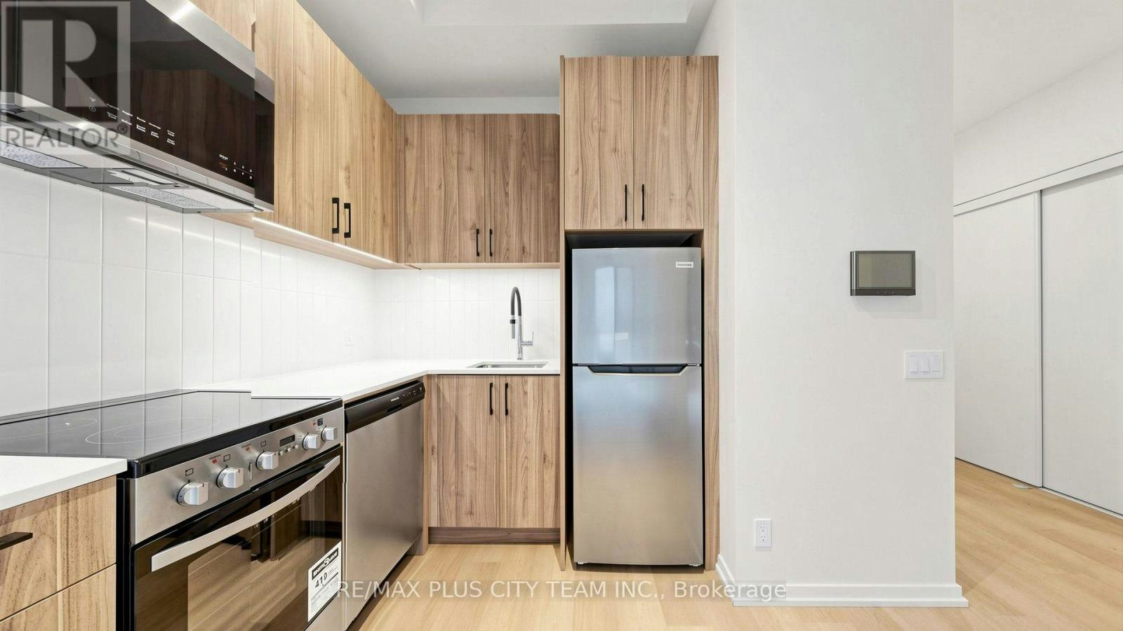 204-109 Erskine Avenue, Toronto, ON, M4P 0G6 - 9