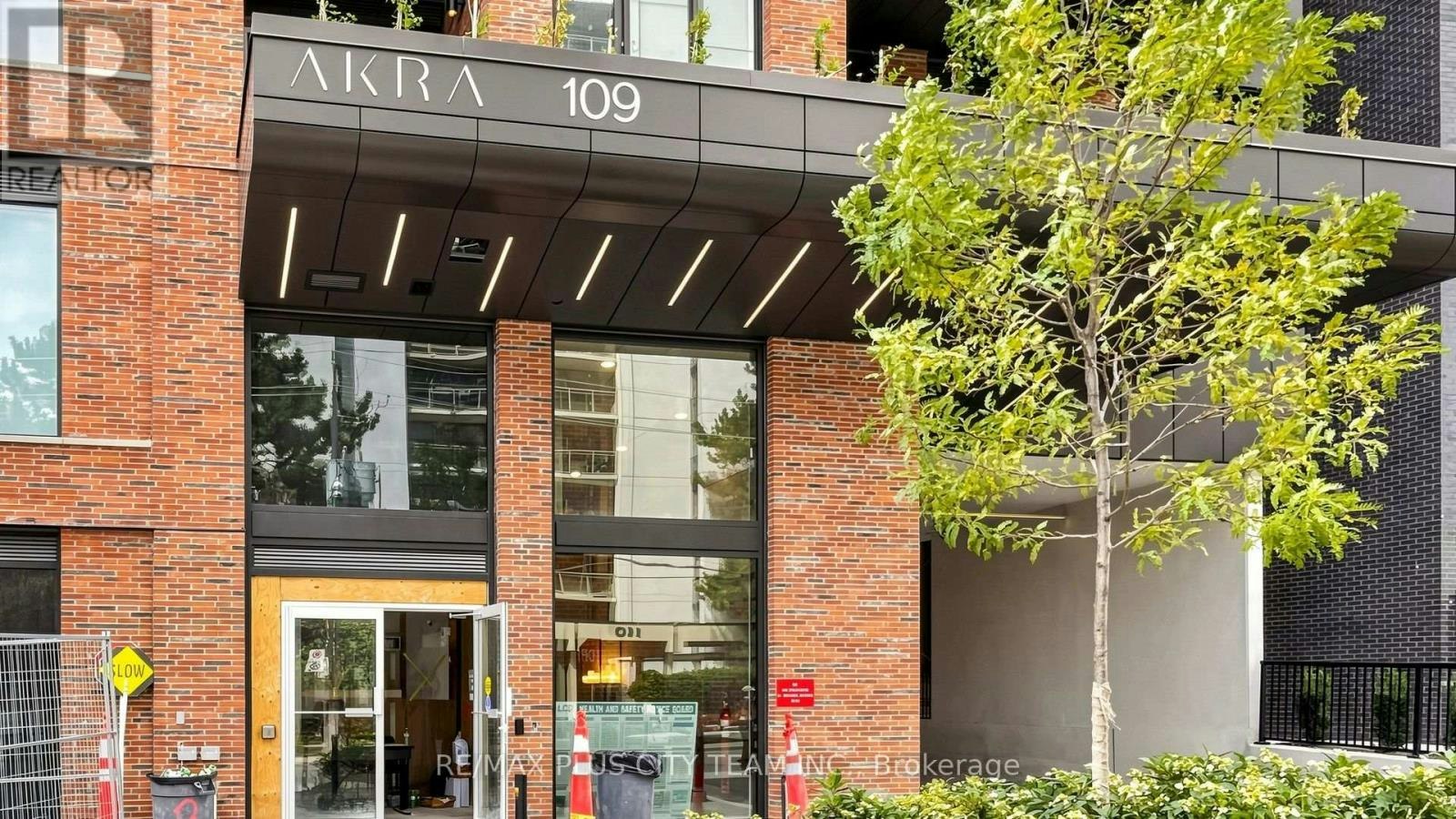 204-109 Erskine Avenue, Toronto, ON, M4P 0G6 - 2