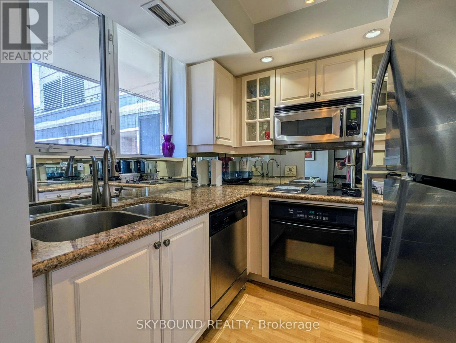 PH1620-140 Simcoe Street, Toronto, ON, M5H 4E9 - 18