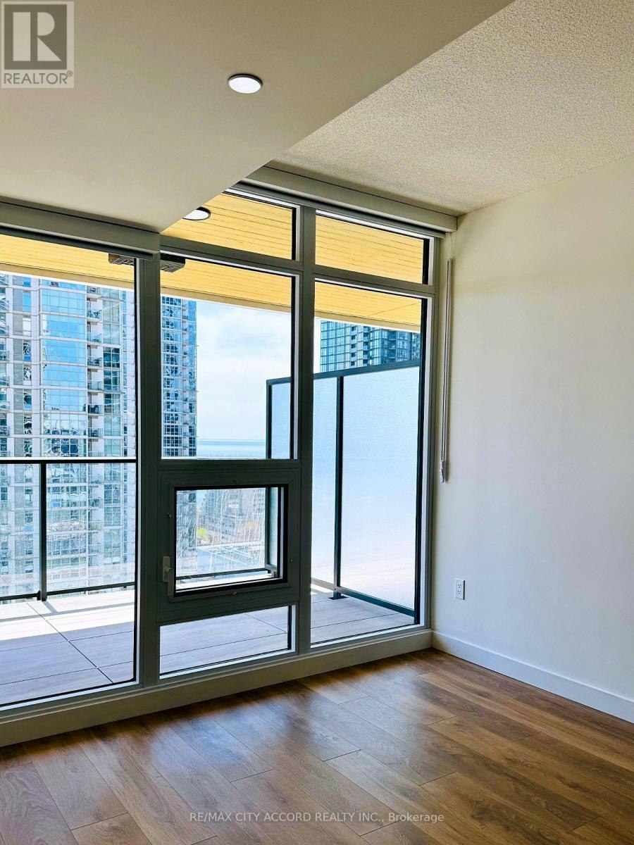 1906-1 Concord Cityplace Way, Toronto, ON, M5V 0T5 - 3