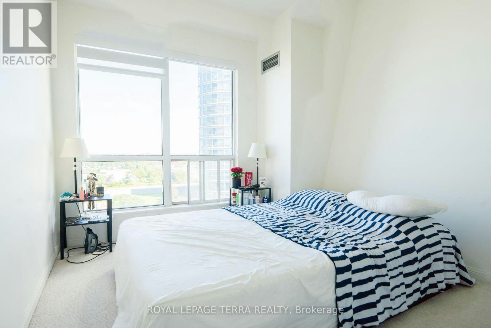 915-8 Lee Centre Drive, Toronto, ON, M1H 3H8 - 4